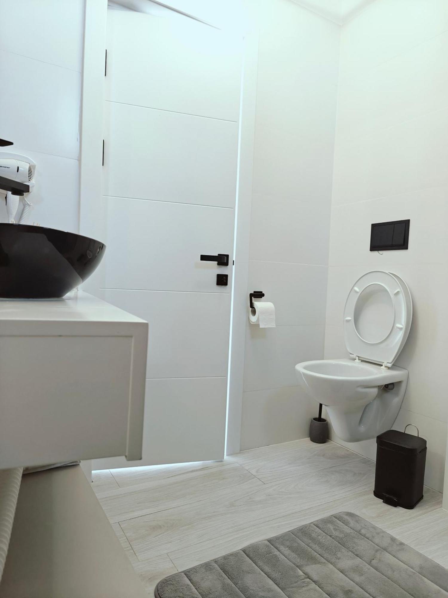 Mamaia Nord Vip Aparthotel นาโวดาริ ภายนอก รูปภาพ