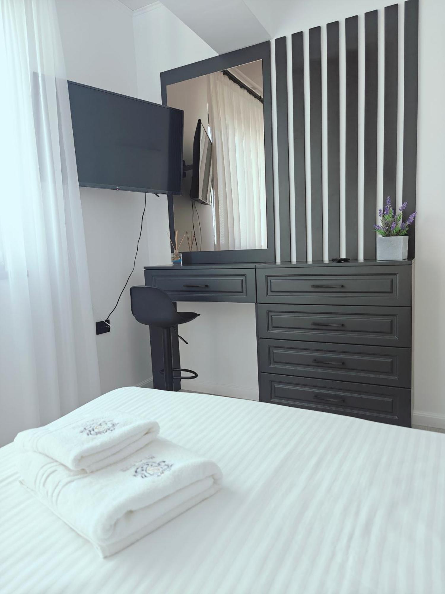 Mamaia Nord Vip Aparthotel นาโวดาริ ภายนอก รูปภาพ
